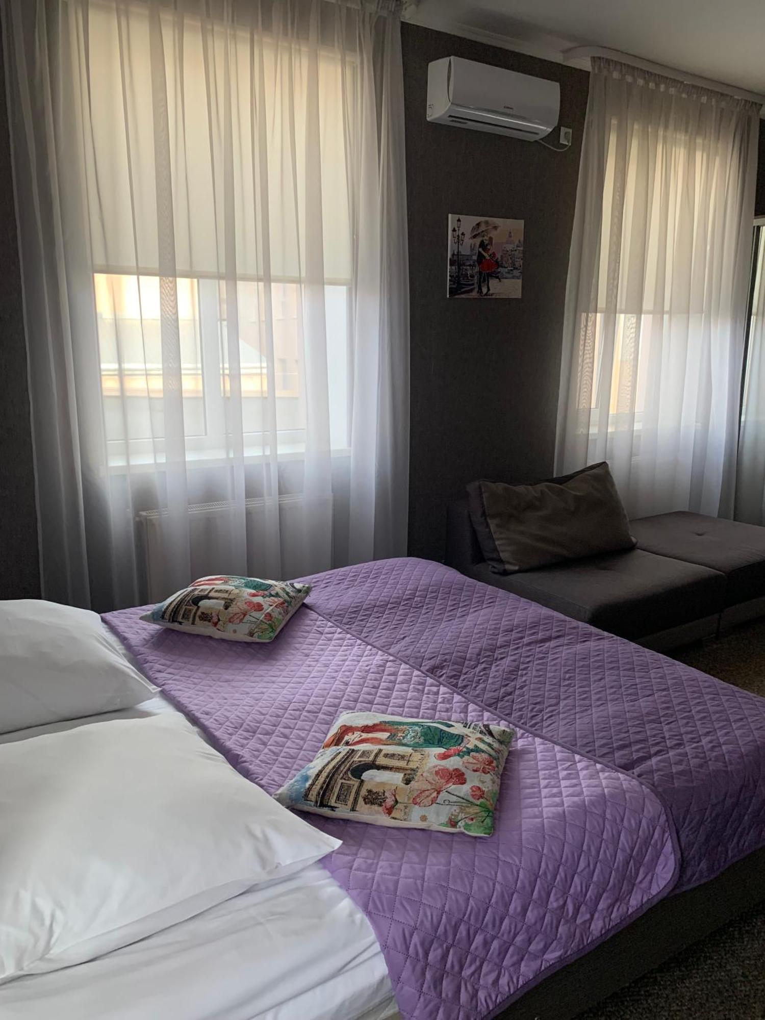 Yurus Hostel 利沃夫 外观 照片
