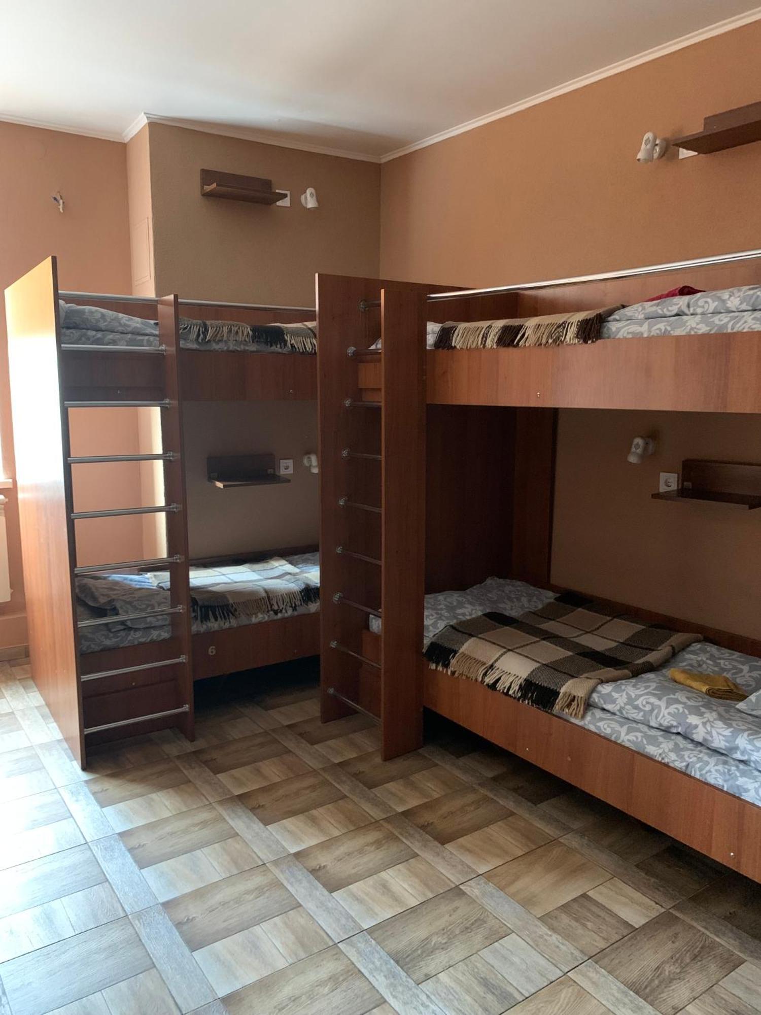 Yurus Hostel 利沃夫 外观 照片
